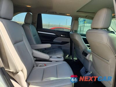 Zdjęcie 11 z 13 samochodu: 2016 TOYOTA HIGHLANDER XLE VIN:5TDKKRFH9GS133707 - miniatura