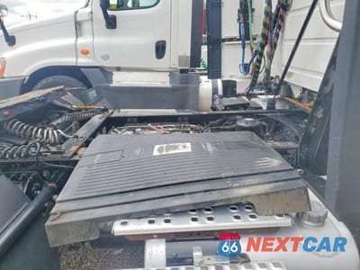 Zdjęcie 6 z 10 samochodu: 2018 VOLVO VNL SEMI TRUCK VIN:4V4N39TG7JN892556 - miniatura