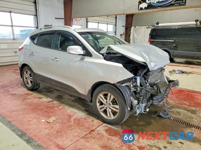 Czwarte zdjęcie samochodu z boku: 2013 HYUNDAI TUCSON GLS VIN:KM8JUCAC3DU730062 - miniatura