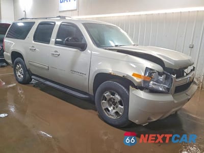 Czwarte zdjęcie samochodu z boku: 2010 CHEVROLET SUBURBAN K1500 LT VIN:1GNUKJE34AR187977 - miniatura