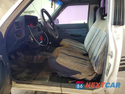 Zdjęcie 7 z 11 samochodu: 1987 TOYOTA PICKUP BASE VIN:JT4RN63R8H0178188 - miniatura