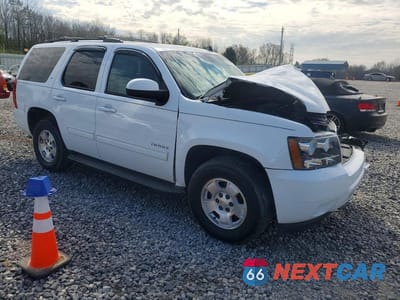 Czwarte zdjęcie samochodu z boku: 2013 CHEVROLET TAHOE C1500 LT VIN:1GNSCBE00DR290754 - miniatura