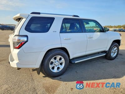 Trzecie zdjęcie samochodu z tyłu: 2024 TOYOTA 4RUNNER SR5 VIN:JTEMU5JR3R6263296 - miniatura