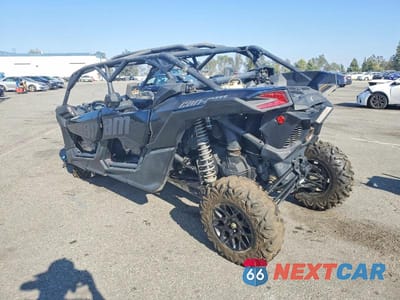 Trzecie zdjęcie samochodu z tyłu: 2023 CAN-AM MAVERICK X3 UTILITY VEHICLE VIN:3JBVNAV25PE000765 - miniatura