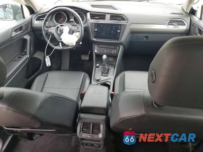 Zdjęcie 8 z 13 samochodu: 2018 VOLKSWAGEN TIGUAN SE, 4MOTION SEL VIN:3VV2B7AX5JM199926 - miniatura