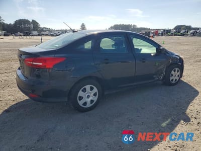 Trzecie zdjęcie samochodu z tyłu: 2017 FORD FOCUS S VIN:1FADP3E26HL338804 - miniatura