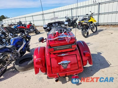 Czwarte zdjęcie samochodu z boku: 2013 HARLEY-DAVIDSON FLHTCUTG TRI GLIDE ULTRA CLASSIC VIN:1HD1MAM11DB853937 - miniatura