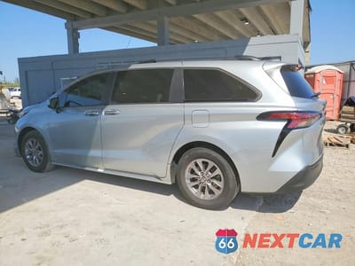 Drugie zdjęcie samochodu z przodu: 2021 TOYOTA SIENNA VIN:5TDYRKEC9MS028387 - miniatura