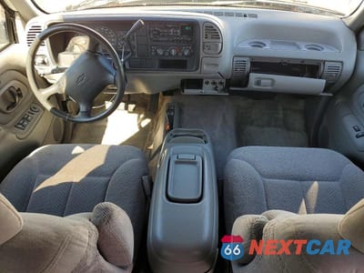 Zdjęcie 8 z 13 samochodu: 1995 CHEVROLET SUBURBAN 1500 4D VIN:1GNFK16K3SJ323398 - miniatura