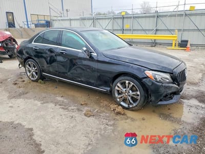Czwarte zdjęcie samochodu z boku: 2016 MERCEDES-BENZ C 300 4MATIC VIN:55SWF4KB4GU111000 - miniatura