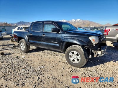 Czwarte zdjęcie samochodu z boku: 2013 TOYOTA TACOMA V6 VIN:3TMLU4ENXDM120310 - miniatura