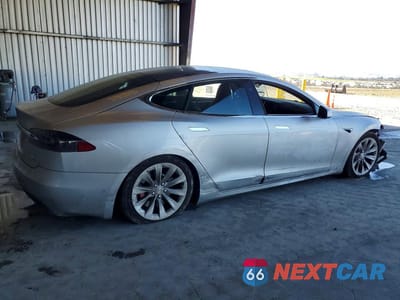 Trzecie zdjęcie samochodu z tyłu: 2016 TESLA MODEL S VIN:5YJSA1E45GF175301 - miniatura