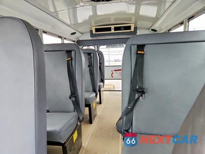 Zdjęcie 6 z 10 samochodu: 2005 CHEV EXPRESS G3500 VIN:1GBHG31V751128199 - miniatura