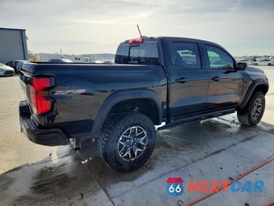Trzecie zdjęcie samochodu z tyłu: 2025 CHEVROLET COLORADO ZR2 VIN:1GCPTFEKXS1168552 - miniatura