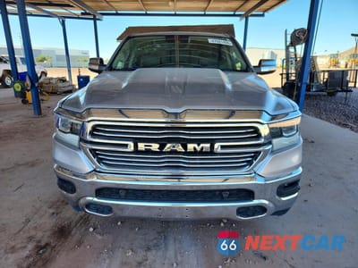 Piąte zdjęcie samochodu w środku: 2022 RAM 1500 LARAMIE VIN:1C6RREJT0NN304448 - miniatura
