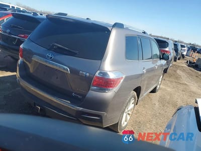 Trzecie zdjęcie samochodu z tyłu: 2013 TOYOTA HIGHLANDER HYBRID LIMITED VIN:JTEDC3EH0D2014639 - miniatura