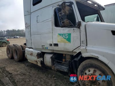 Zdjęcie 9 z 10 samochodu: 2017 VOLVO VNL SEMI TRUCK VIN:4V4NC9EH9HN978354 - miniatura