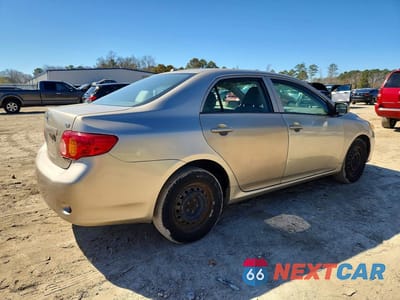 Trzecie zdjęcie samochodu z tyłu: 2010 TOYOTA COROLLA LE VIN:2T1BU4EE2AC228906 - miniatura