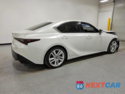 Trzecie zdjęcie samochodu z tyłu: 2021 LEXUS IS 300 BASE VIN:JTHAA1D21M5112056 - miniatura