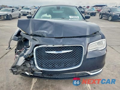 Piąte zdjęcie samochodu w środku: 2018 CHRYSLER 300 TOURING VIN:2C3CCARG2JH235026 - miniatura