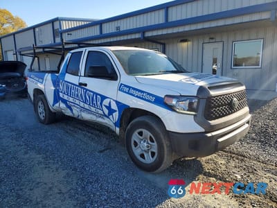 Czwarte zdjęcie samochodu z boku: 2021 TOYOTA TUNDRA SR VIN:5TFRY5F1XMX278138 - miniatura