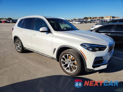 Czwarte zdjęcie samochodu z boku: 2020 BMW X5 SDRIVE 40I VIN:5UXCR4C05L9B45817 - miniatura