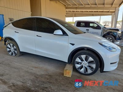 Czwarte zdjęcie samochodu z boku: 2023 TESLA MODEL Y VIN:7SAYGDEE4PA037705 - miniatura