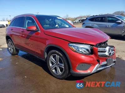 Czwarte zdjęcie samochodu z boku: 2018 MERCEDES-BENZ GLC 300 4MATIC VIN:WDC0G4KBXJF431357 - miniatura
