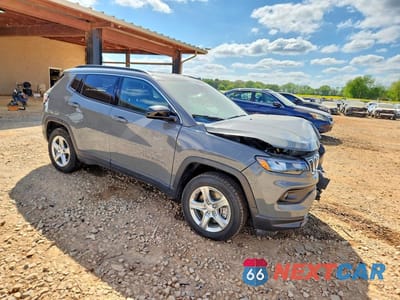 Czwarte zdjęcie samochodu z boku: 2024 JEEP COMPASS LATITUDE VIN:3C4NJDBN7RT607127 - miniatura