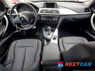 Zdjęcie 8 z 11 samochodu: 2017 BMW 320 XI VIN:WBA8E5G57HNU41722 - miniatura