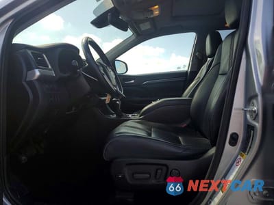 Zdjęcie 7 z 13 samochodu: 2017 TOYOTA HIGHLANDER SE VIN:5TDKZRFH2HS520581 - miniatura