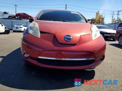 Piąte zdjęcie samochodu w środku: 2011 NISSAN LEAF SV VIN:JN1AZ0CP9BT003440 - miniatura