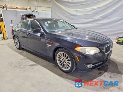Czwarte zdjęcie samochodu z boku: 2011 BMW 5 SERIES VIN:WBAFU7C58BC876733 - miniatura