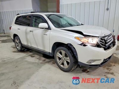 Czwarte zdjęcie samochodu z boku: 2013 TOYOTA HIGHLANDER LIMITED VIN:5TDDK3EH6DS183161 - miniatura