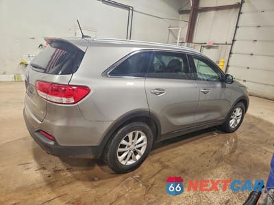 Trzecie zdjęcie samochodu z tyłu: 2018 KIA SORENTO LX V6 VIN:5XYPGDA51JG375354 - miniatura