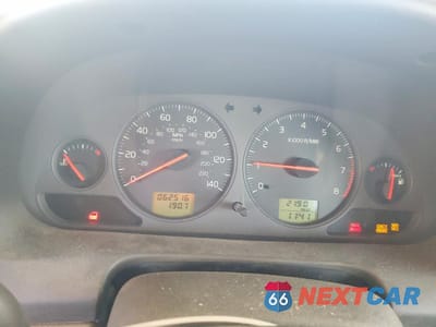 Zdjęcie 9 z 12 samochodu: 2004 VOLVO V40 1.9T VIN:YV1VW27534F058232 - miniatura