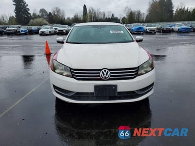 Piąte zdjęcie samochodu w środku: 2014 VOLKSWAGEN PASSAT S VIN:1VWAT7A3XEC023284 - miniatura