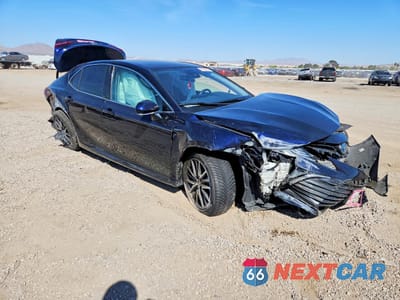 Czwarte zdjęcie samochodu z boku: 2022 TOYOTA CAMRY HYBRID XLE VIN:4T1F31AK3NU574899 - miniatura