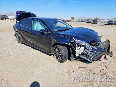 Czwarte zdjęcie samochodu z boku: 2022 TOYOTA CAMRY HYBRID XLE VIN:4T1F31AK3NU574899 - miniatura