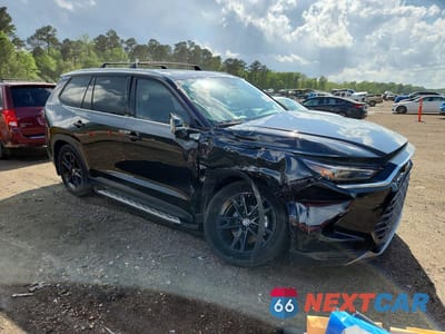 Czwarte zdjęcie samochodu z boku: 2025 TOYOTA GRAND HIGHLANDER LIMITED VIN:5TDAAAB57SS079280 - miniatura