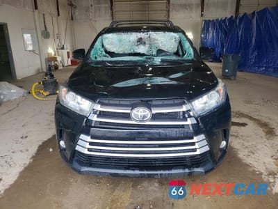 Piąte zdjęcie samochodu w środku: 2018 TOYOTA HIGHLANDER XLE VIN:5TDJZRFH3JS539111 - miniatura