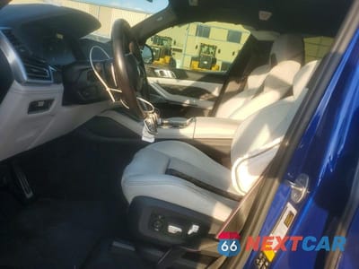 Zdjęcie 7 z 12 samochodu: 2021 BMW X5 M VIN:5YMJU0C05M9E21423 - miniatura