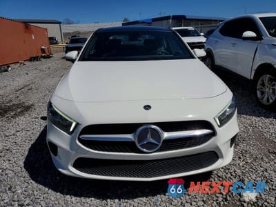 Piąte zdjęcie samochodu w środku: 2019 MERCEDES-BENZ A 220 VIN:WDD3G4EB1KW022976 - miniatura