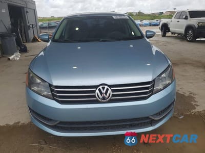 Piąte zdjęcie samochodu w środku: 2012 VOLKSWAGEN PASSAT SE VIN:1VWBH7A3XCC072780 - miniatura