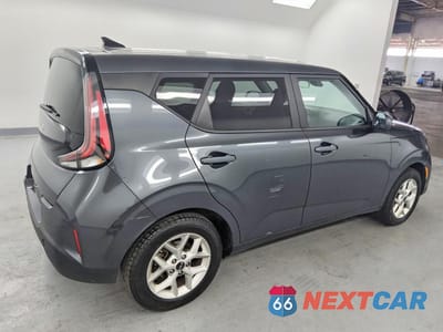 Trzecie zdjęcie samochodu z tyłu: 2024 KIA SOUL LX VIN:KNDJ23AU9R7901860 - miniatura