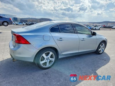 Trzecie zdjęcie samochodu z tyłu: 2013 VOLVO S60 T5 VIN:YV1612FH7D2173521 - miniatura