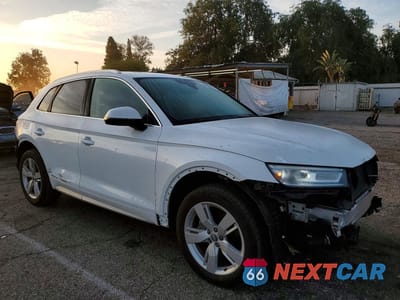Czwarte zdjęcie samochodu z boku: 2019 AUDI Q5 PREMIUM VIN:WA1ANAFY2K2083747 - miniatura