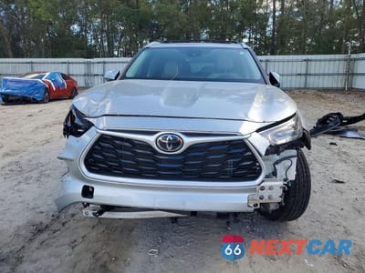 Piąte zdjęcie samochodu w środku: 2022 TOYOTA HIGHLANDER XLE VIN:5TDGZRAH5NS128560 - miniatura