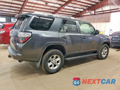 Trzecie zdjęcie samochodu z tyłu: 2018 TOYOTA 4RUNNER SR5 VIN:JTEBU5JR7J5522468 - miniatura