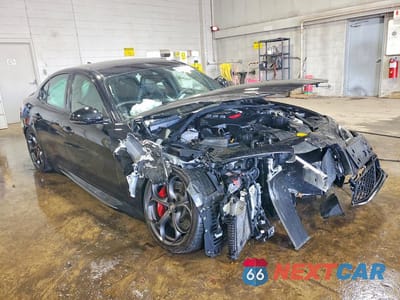 Czwarte zdjęcie samochodu z boku: 2023 ALFA ROMEO GIULIA QUADRIFOGLIO VIN:ZARFAMEVXP7676787 - miniatura